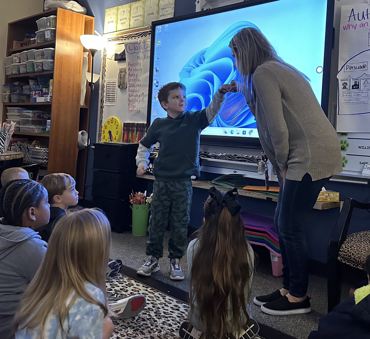 VAcosta_ASE's tweet photo. Moments Matter at ASE! 💚💛🖤I love being part of community time where teachers and students connect with each other and take care of their mind and body!  @CThompson_ASE @msmithcounselor @HumbleISD_ASE @HumbleISD_CBS https://t.co/F3bvASotSQ