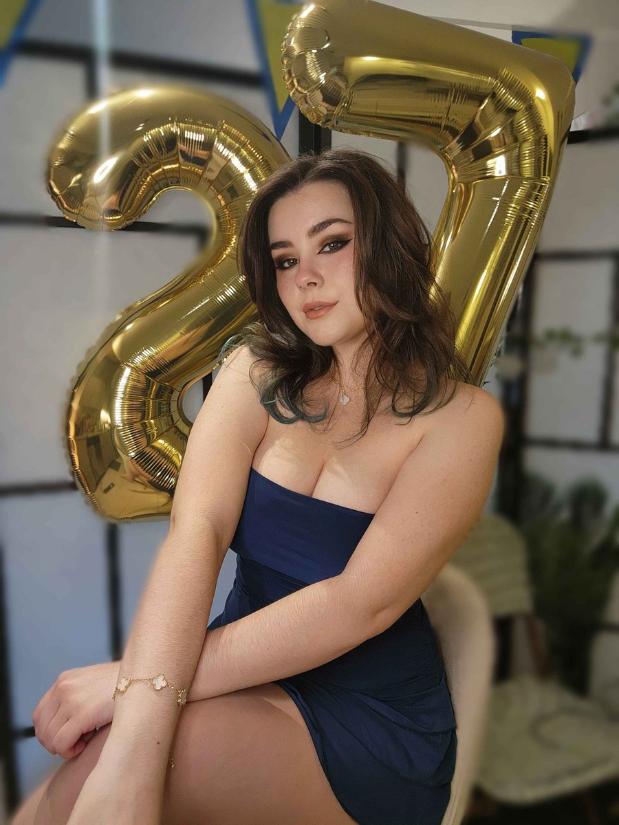 stormfall33's tweet photo. 27 🎈
tell ur mom I saved her some cake https://t.co/JHI02B8Yu6