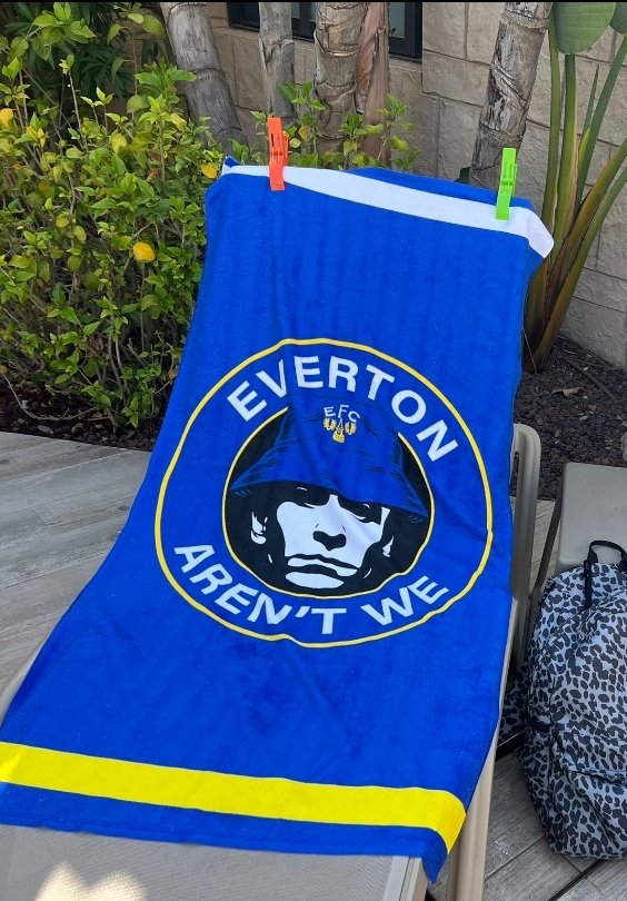 Free giveaway. To be in with a chance of winning simply retweet this post, tag 2 fellow blues &amp; must be following us to win. 

Winner announced Friday. 

#Everton #UTFT #NSNO #EFC