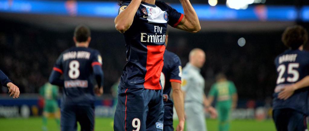 MediaParisien's tweet photo. 👕 Ce maillot du PSG vous fait penser à quel joueur ? https://t.co/WknYzHnlY7