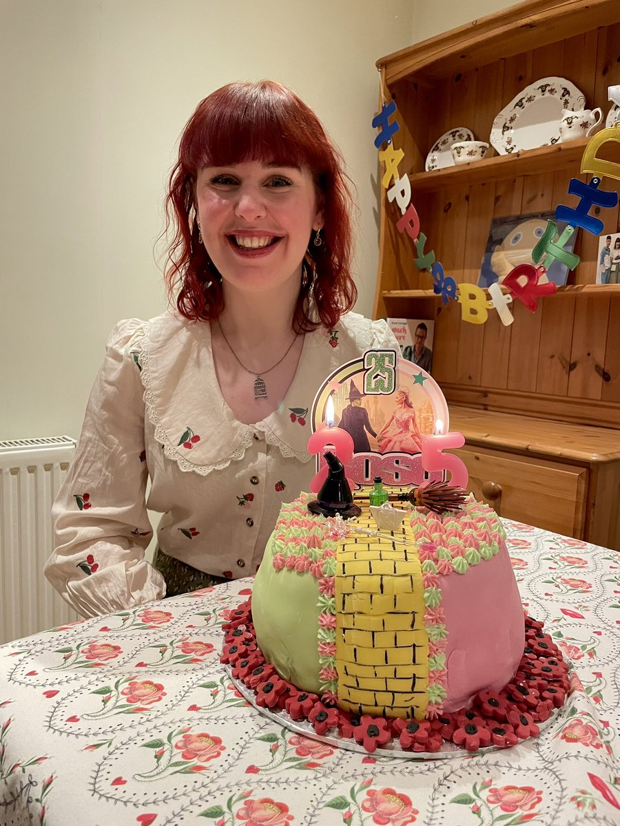 _rosedawn3's tweet image. Pink goes good with green 🩷💚 Here’s to chapter 25 ✨🥳