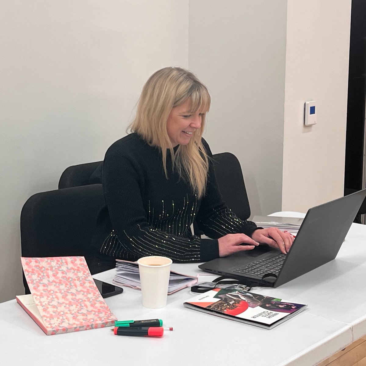 Welcome to Neasa Ní Chuanaigh, who will be exploring and further developing her practice at IAC this week, as part of <a href="/Branarteatar/">Branar</a> <a href="/meitheal_arts/">Meitheal</a>' Alumni International Residency with <a href="/galwaycultureco/">Galway Culture Company</a>!

Stay tuned to see what she gets up to while in the Big 🍎