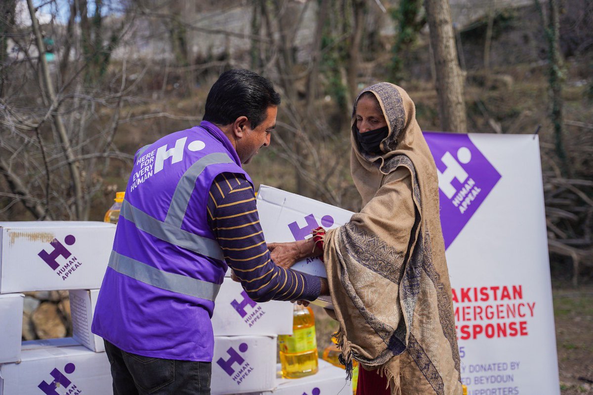 Feed orphans, children and poor families in #Pakistan this Ramadan      RT 

Donate: launchgood.com/v4/campaign/ra…