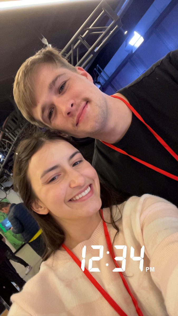 If any of my homies from <a href="/fragadelphia/">Frag</a> sees <a href="/ZhennCS/">TF Zhenn😈</a> on FaceIt tonight, please remind him that his gf said no and to go to bed😤😤😤