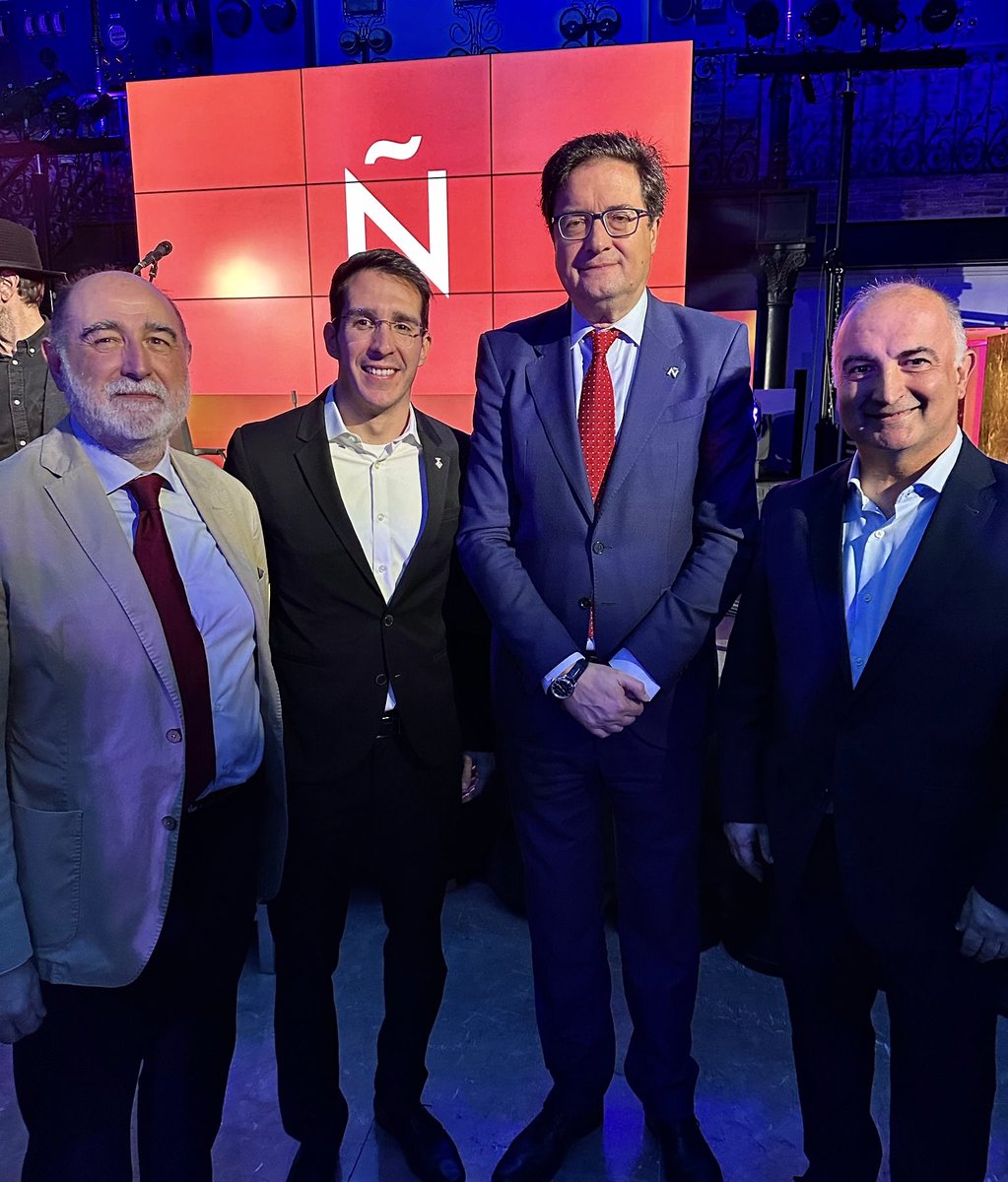 🗣️ Con el ministro de <a href="/mintradigital/">Ministerio Transformación Digital Función Pública</a>, <a href="/oscarlopeztwit/">Oscar López Agueda</a>, en el Cóctel oficial del pabellón España del Mobile World Congress.

<a href="/xaviergarcesbdv/">Xavier Garcés</a> <a href="/LLmtirado/">Luis Tirado/♥️</a> 

#MWC25