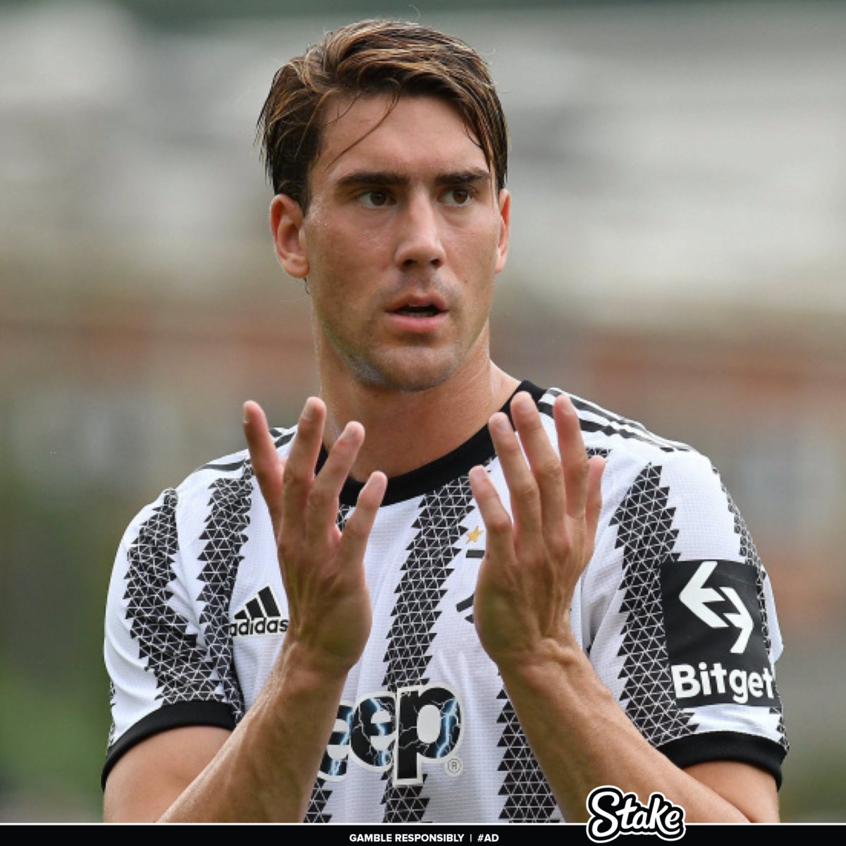 Vlahovic: 55 goals in 135 games.

Cristiano Ronaldo: 101 goals in 134 games.

Respect, man.