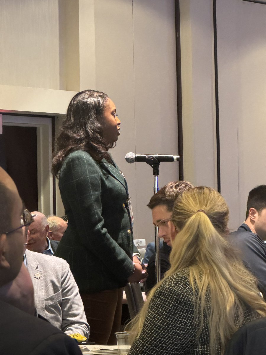 Piyush Kumar Agarwal (@agarwal_cab) on Twitter photo <a href="/DrDenise_/">Denise Asafu-Adjei MD, MPH</a> of <a href="/UChicagoUrology/">UChicago Urology</a> addressing burnout during discussion panel at the #AUAsummit25 in DC as a key issue affecting urologists. <a href="/DrDenise_/">Denise Asafu-Adjei MD, MPH</a> of <a href="/UChicagoUrology/">UChicago Urology</a> addressing burnout during discussion panel at the #AUAsummit25 in DC as a key issue affecting urologists.