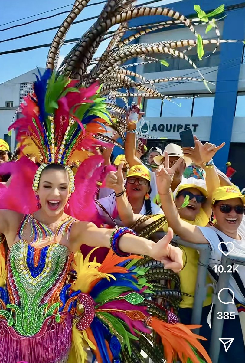 🎭🎊 Aquipet team participating at the Carnaval de Barranquilla! 🎉🔥 #CarnavalVibes #Barranquilla #AquipetTeam #Carnaval