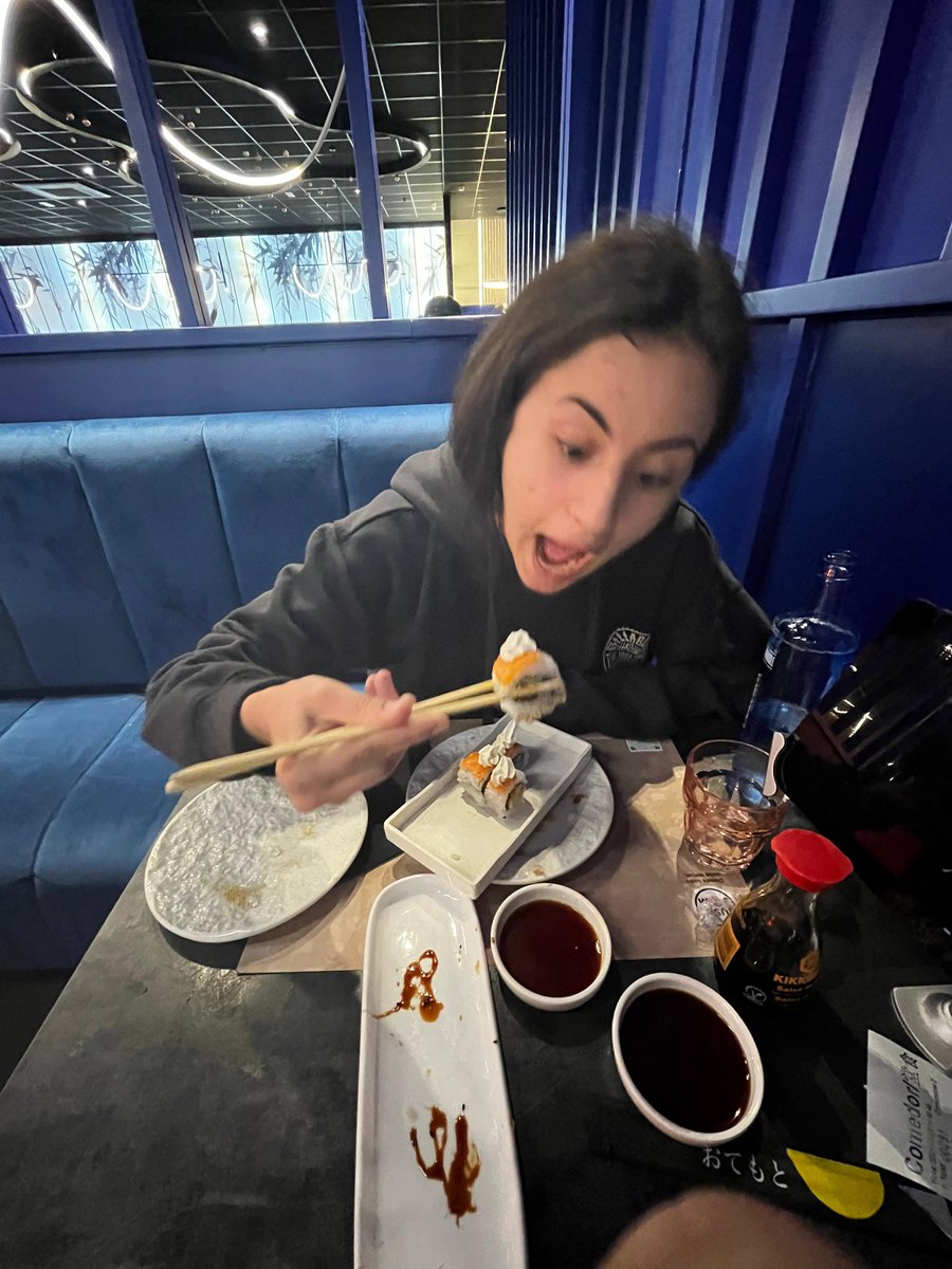 B1ch0_'s tweet photo. porque fuera hay cosas preciosas…
el sushi, los legos, mi noviaaa 🎶💕
@_paauulaash https://t.co/HbFRKdixQp