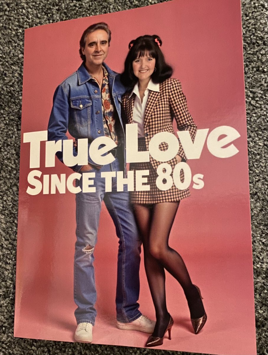 AlisonL43733634's tweet image. If I could turn back time! 
Lordy, a friend sent this fab card! 
Takes me back 40 plus years when we looked like that!! 🫣🫣🤭🤭😂😂
#Joint60th #TurnBackTime