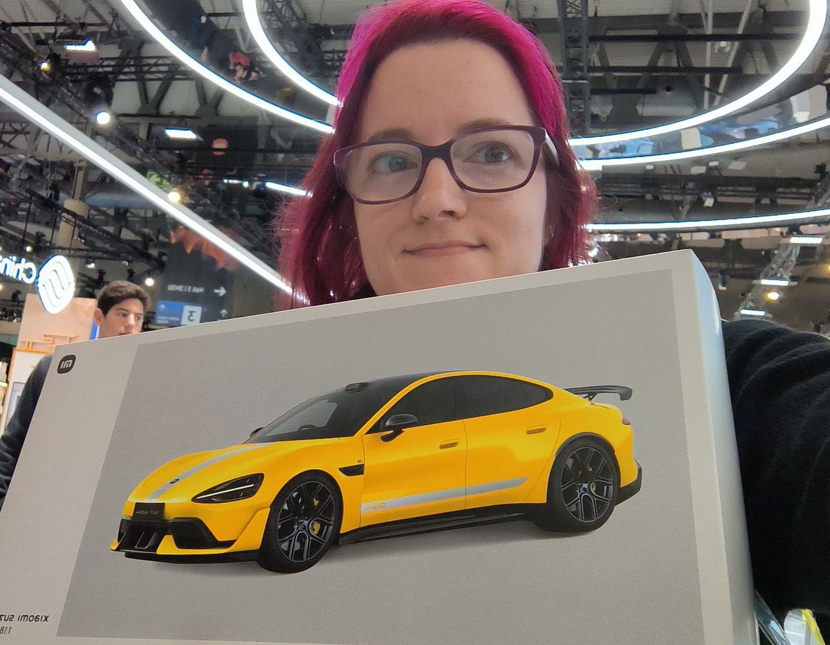 lixy_86_'s tweet photo. I love my new (little) car! ⚡🤩 💛 @leijun 
#XiaomiExplorers #XiaomiSU7Ultra #MWC25 https://t.co/qpOBzaomIR