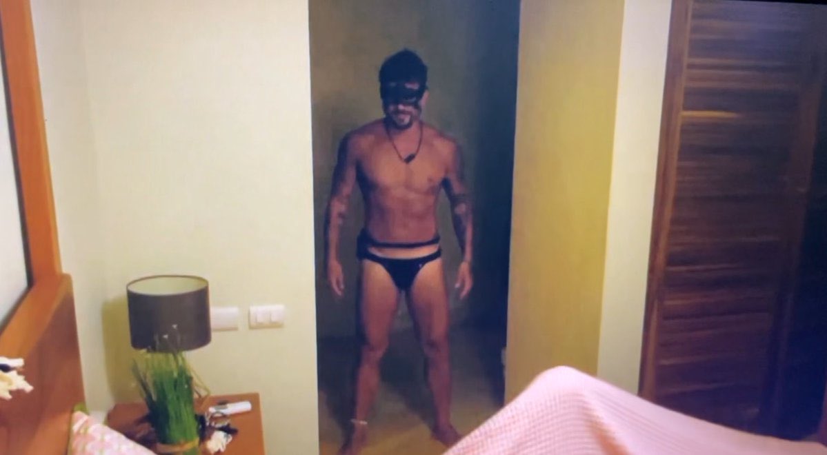 yo con 7 años a las 10 d la noche d un domingo diciendoles a mis padres q necesito una cartulina pa mañana #LaIslaDeLasTentaciones14