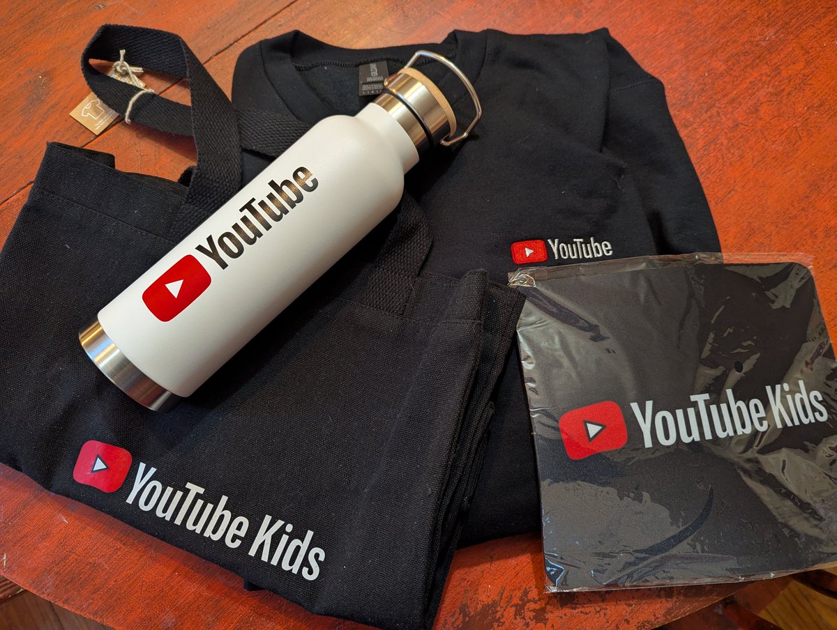 Such a nice surprise to get home to a swag box from YouTube Kids <a href="/GooglePEProgram/">Google's Product Experts Program</a>... I absolutely love this community of awesome people helping users. If you want more information on joining the team reach out 💕