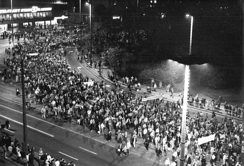 Hello dear Americans, more than 30 years ago people in Germany and Eastern Europe took to the streets to demonstrate for their freedom. After almost 40 years. Don't wait 40 years. Take to the streets now. Please!