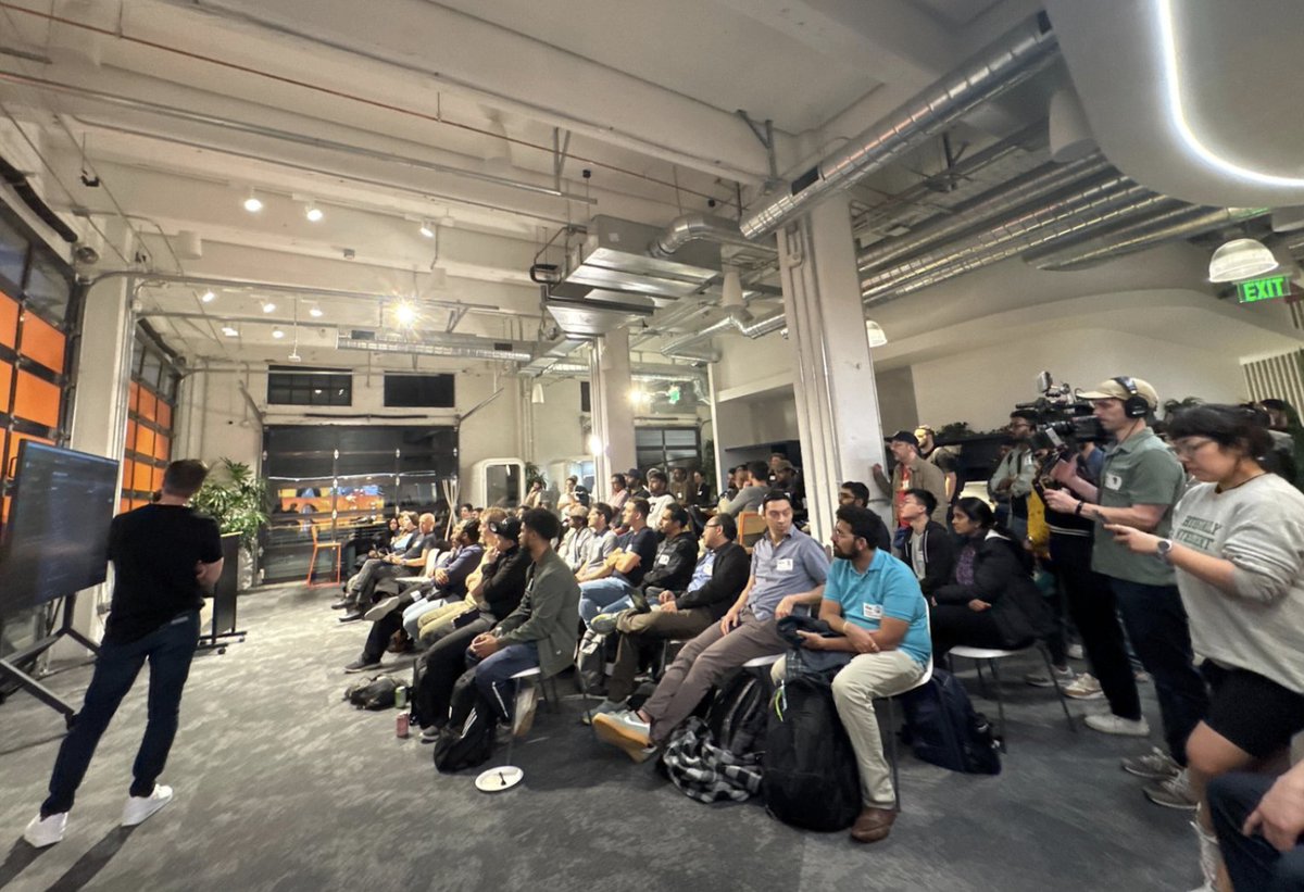 edanuff's tweet image. Just judged @DataStax's Hacking Agents Hackathon in SF! 💻
100+ talented devs pushed the limits of #Langflow and #AstraDB in ways I never imagined. If you get the chance to participate in future events, don't miss it!
