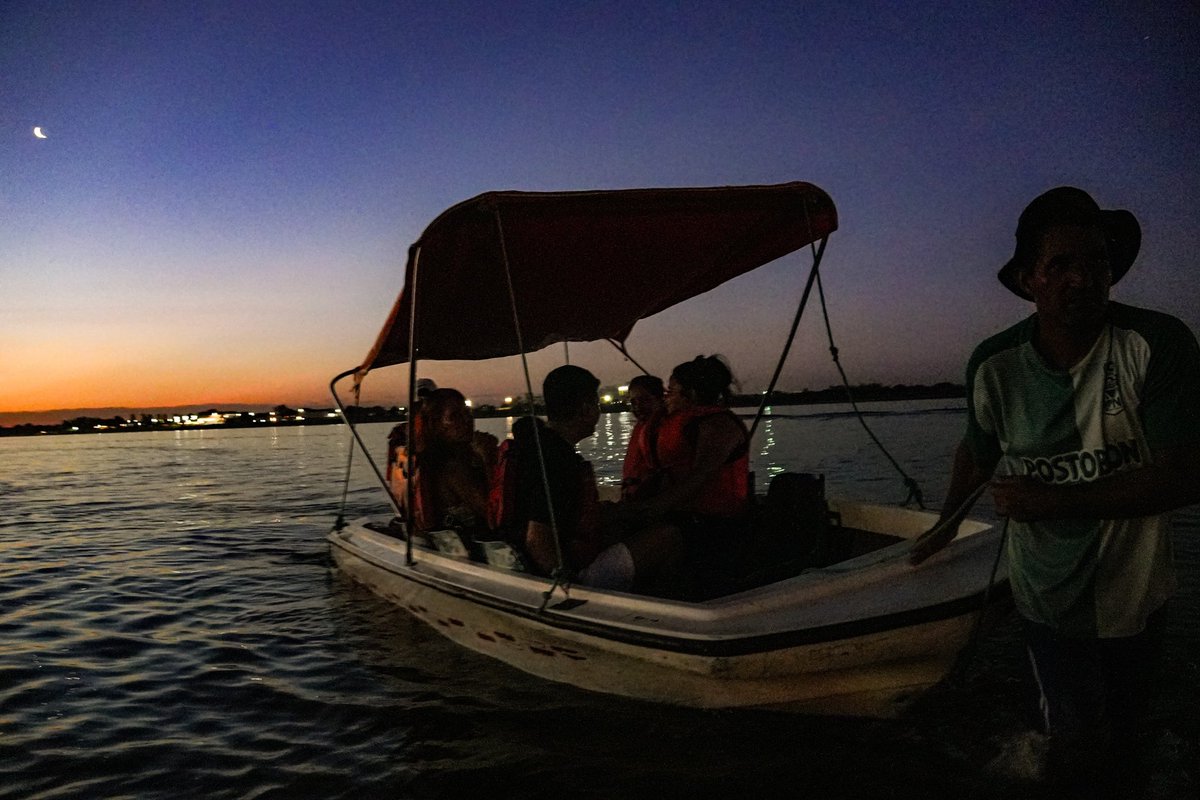 📍Asunción, la ciudad de los atardeceres dorados 🌅✨

No hay nada como ver caer el sol sobre el río Paraguay y dejarse envolver por los colores mágicos del cielo asunceno. Desde la Costanera hasta el Cerro Lambaré, cada rincón de nuestra capital ofrece una postal única.

📸
