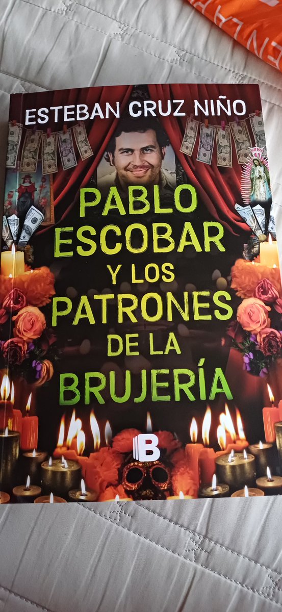 Estrenando libro del #bebesaurio <a href="/CruzEscribiente/">Esteban Cruz Niño, Phd</a> 😎