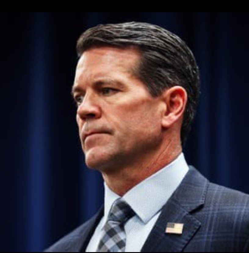 BREAKING: Head of FBI's New York office, James Dennehy is forced out after he questioned Trump's pursuit of agents who investigated Jan. 6 cases. 

These are the actions you’d seek with a dictator.