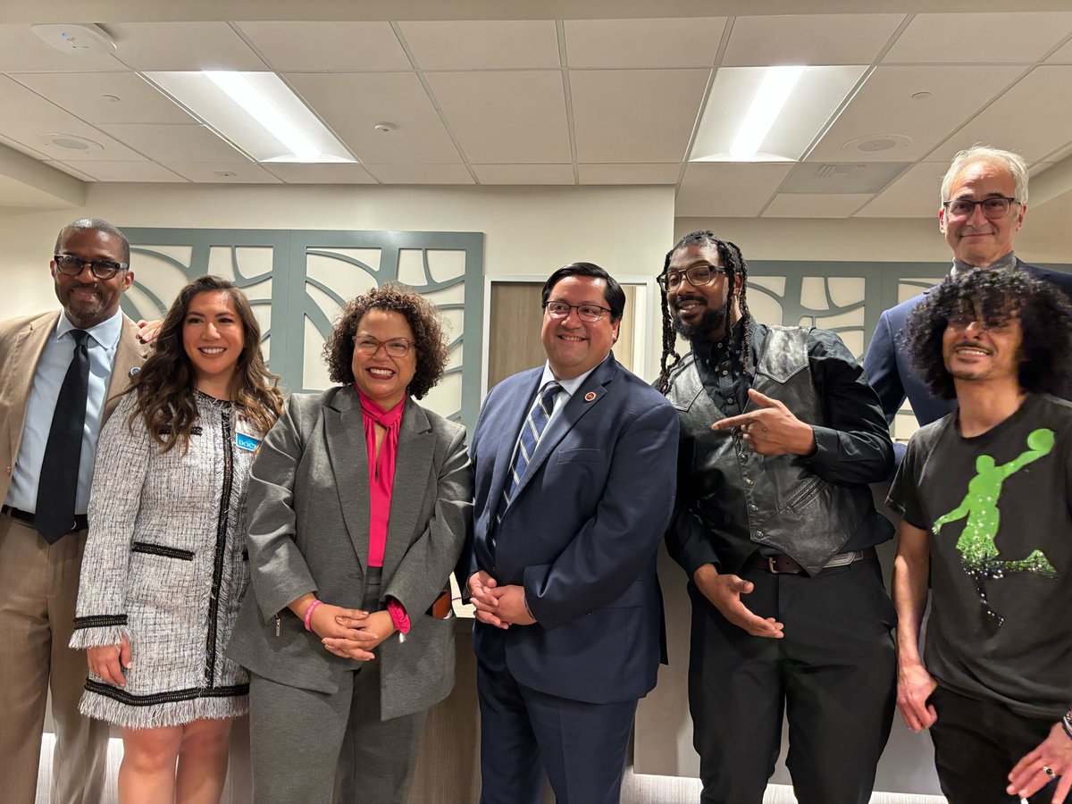 Assemblymember Mia Bonta (@asmmiabonta) on Twitter photo We need to expand services for MediCal patients, and <a href="/AlamedaHealth/">Alameda Health System</a> is delivering with a brand-new Dental and Ophthalmology Suites right here in #EastOakland. I was proud to stand with <a href="/JesseArreguin/">State Senator Jesse Arreguín</a> to cut the ribbon on this incredible addition to the Town. We need to expand services for MediCal patients, and <a href="/AlamedaHealth/">Alameda Health System</a> is delivering with a brand-new Dental and Ophthalmology Suites right here in #EastOakland. I was proud to stand with <a href="/JesseArreguin/">State Senator Jesse Arreguín</a> to cut the ribbon on this incredible addition to the Town.