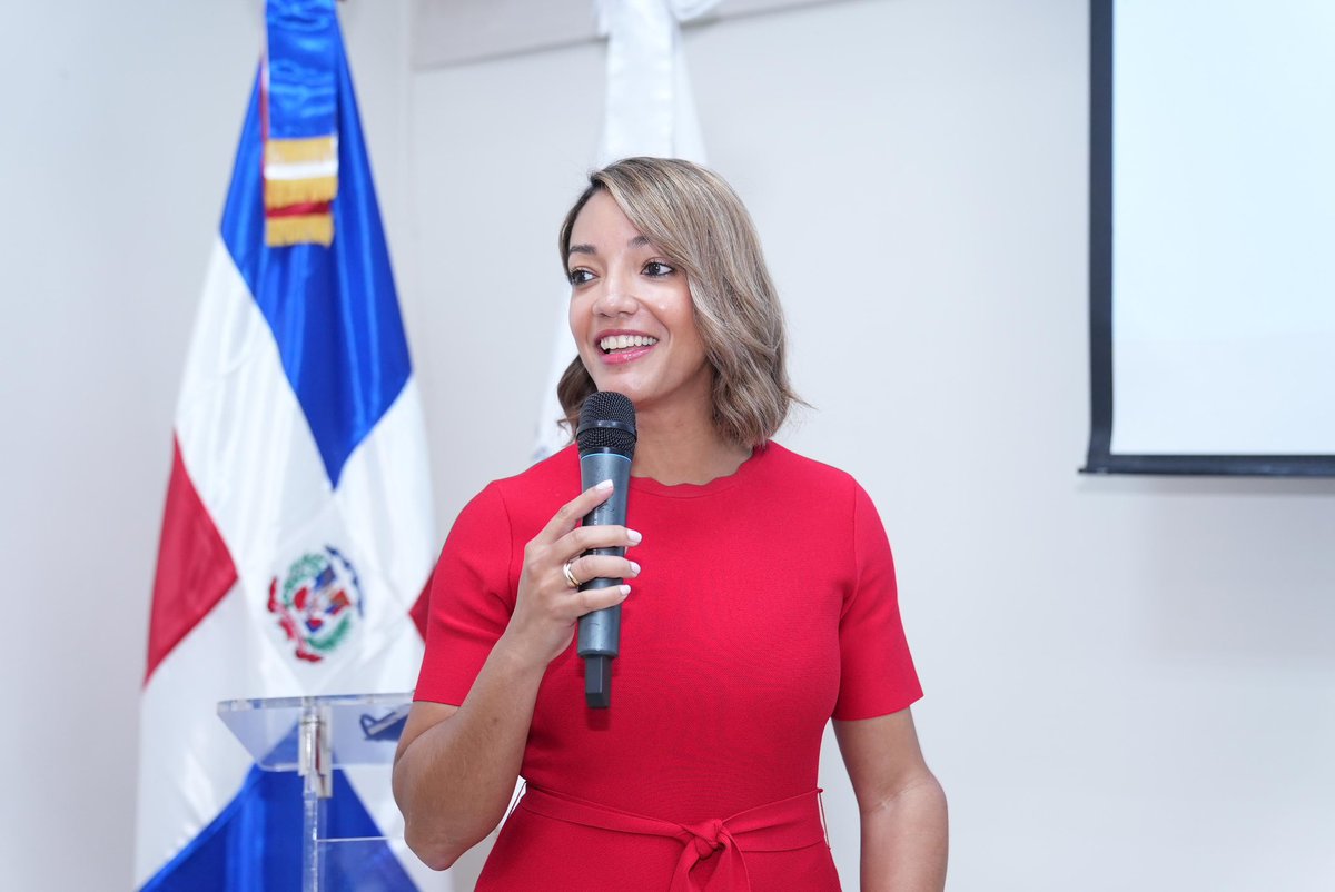 energiayminasrd's tweet photo. 💡 Como parte de la serie de charlas "Conociendo al MEM", el Viceministerio de Innovación y Transición Energética, encabezado por la viceministra Betty Soto, presentó sus funciones, proyectos y planes estratégicos.

#CharlasMEMRD 🗣️ #InnovaciónEnergéticaRD 🦾 https://t.co/rlTX48SMRs