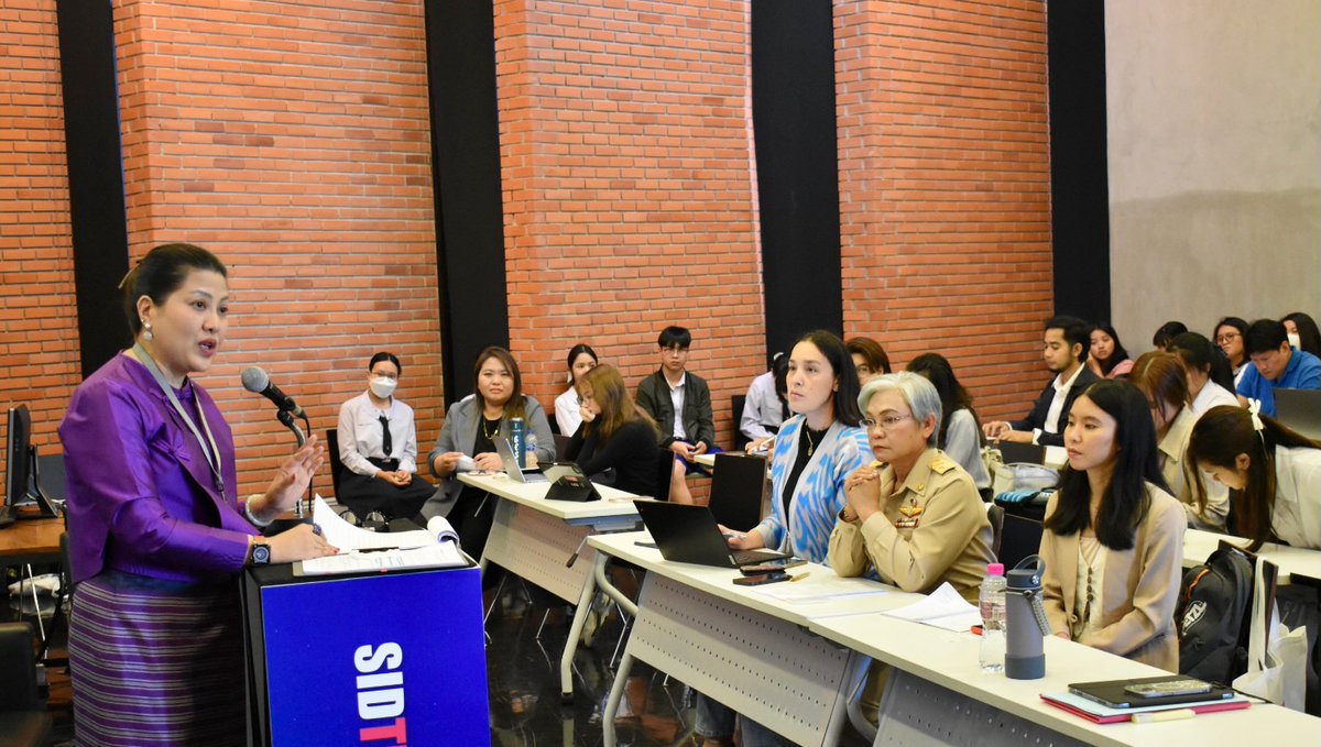 unwomenasia's tweet image. Experts &amp;amp; policymakers discussed the rising threats of tech-facilitated violence &amp;amp; online sexual exploitation and abuse at a #SaferInternetDay panel.

Participants emphasized that stronger policies, survivor-centered responses &amp;amp; accountability are key to safer digital spaces.