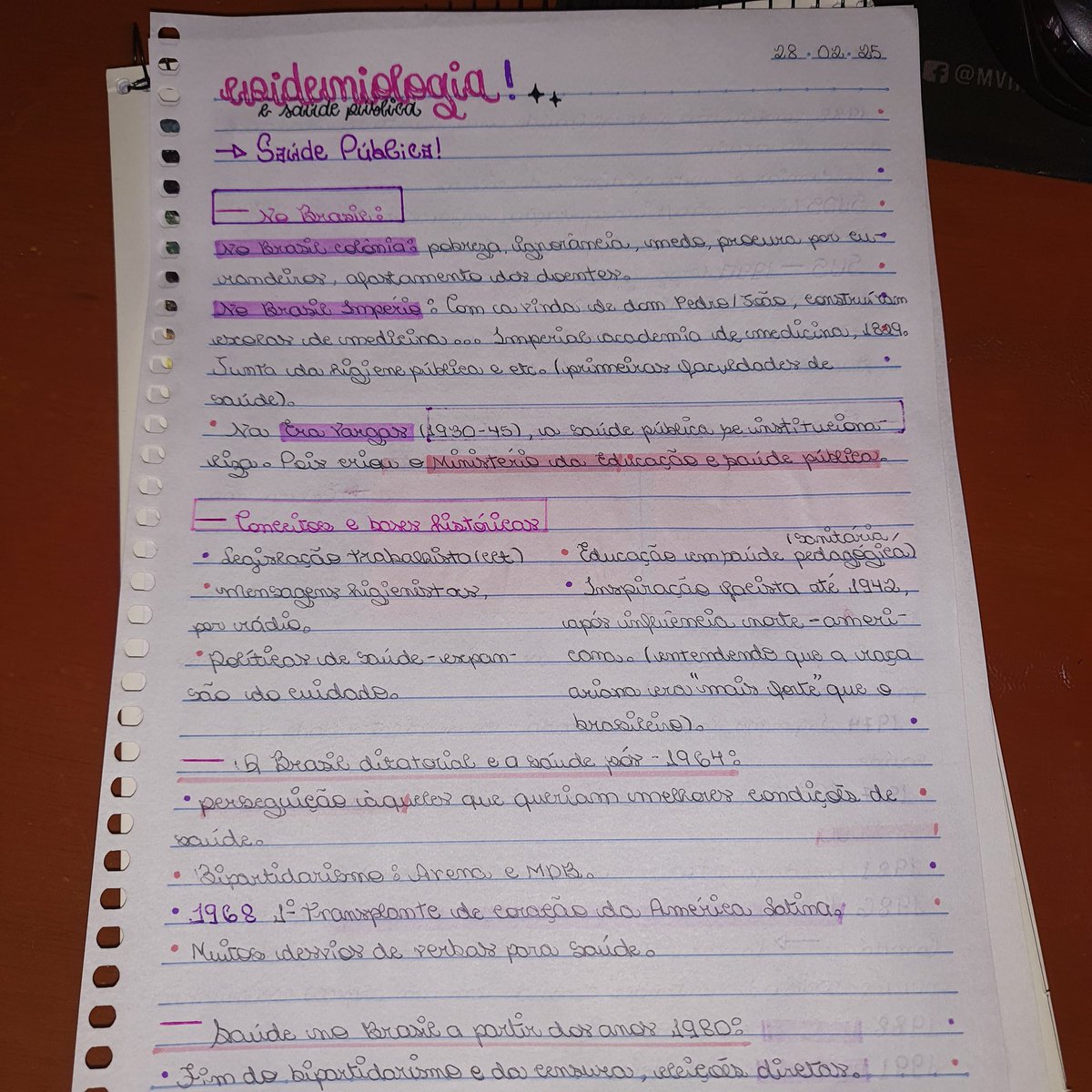 chrollosgia's tweet photo. meus 2 primeiros lettering vs meus 2 últimos #evoluiu https://t.co/s7CdTwoyZD