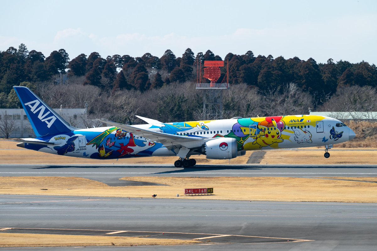 akibanote2jin's tweet photo. 全日空
Boeing787-9
JA894A
Pokemon Livery
#成田空港
#naritaairport
#全日空
#ana
#allnipponairways
#ポケモンジェット
#そらとぶピカチュウプロジェクト
#pokemonjet
#pokemon
#pikachu
#ボーイング
#boeing
#boeing787 https://t.co/EzXx3tbRIM
