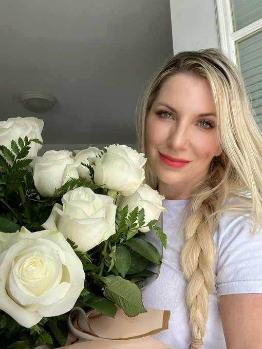Thank you so much for my beautiful birthday roses @AngieRowntree https://t.co/9arW48aTcY