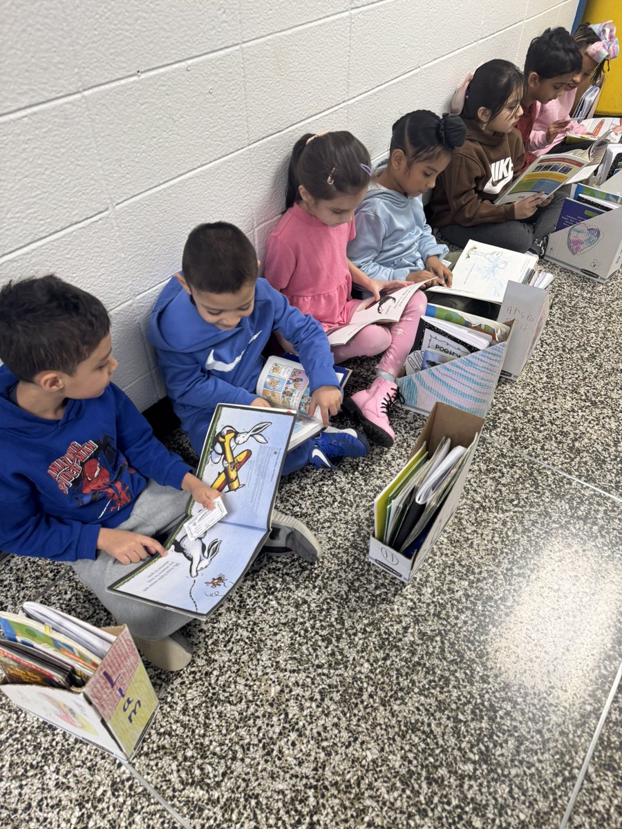 Kicked off #ReadAcrossAmericaWeek with a school wide hallway read <a href="/lindeneauschool/">Lindeneau School</a>