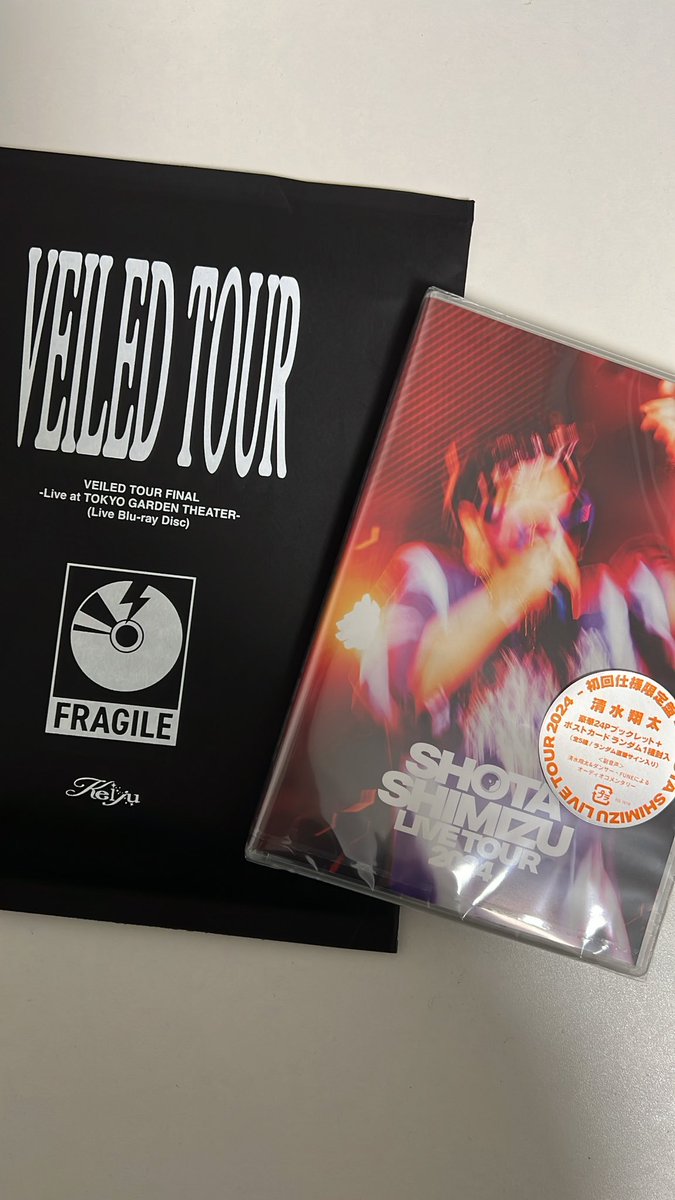 kai710kbc's tweet photo. Gambleのフェイクがカッコよすぎる！！
PROUDは初めて行ったツアーの思い出のある曲で今でも1番好きな曲だから涙

あ、ちなみにVEILED TOURのDVDも再販で今日届きました🤫
Drippin'も楽しみます。

#清水翔太
#SHOTASHIMIZULIVETOUR2024
#フラゲ日 https://t.co/U8nmrzn7VS