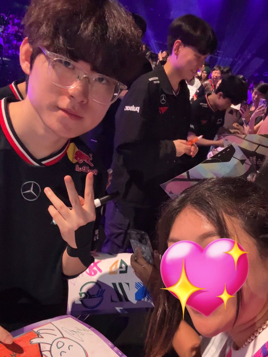 rm_1a's tweet photo. — ประสบการณ์ดูแข่งเกมครั้งแรกในชีวิแบบออนไซต์ ถือว่าฟินที่สุดในชีวิตแล้ว แทบจะเรียกได้ว่าขอขวัญวันเกิดที่ดีที่สุด เด็กๆเก่งมากกก ggnt ggwp kubbbbbb 💜🩵💙💚💛🧡❤️🤍 https://t.co/UwqxUfeNgB