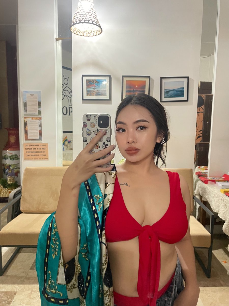 chicrnl's tweet photo. 🤰🏻 https://t.co/q1qJM4ZVno