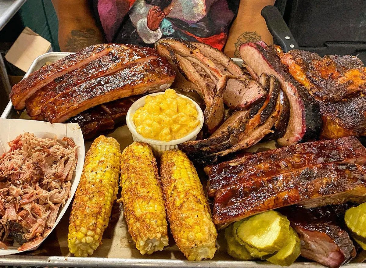 What’s up XFAM!! 

Ribs and sides platter!! 

Smash or Pass