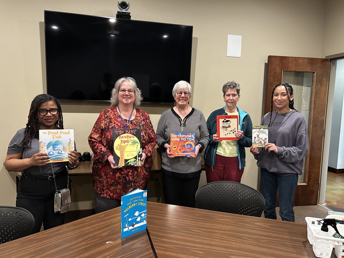 SMART Reading (@smartreadingor) on Twitter photo SMART held two book-cleaning events in Salem last week with @mapscu and volunteers from <a href="/salemkeizer/">Salem-Keizer Public Schools</a> Yoshikai Elementary as part of our efforts to expand the Children's Book Bank across Oregon!
We are incredibly grateful for the community’s support in making this happen! SMART held two book-cleaning events in Salem last week with @mapscu and volunteers from <a href="/salemkeizer/">Salem-Keizer Public Schools</a> Yoshikai Elementary as part of our efforts to expand the Children's Book Bank across Oregon!
We are incredibly grateful for the community’s support in making this happen!