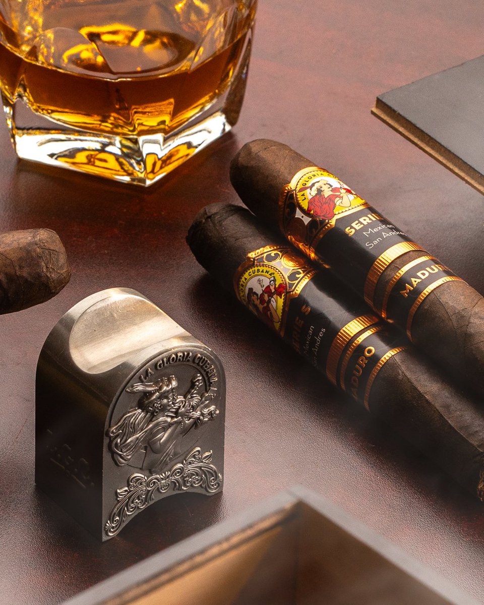 LaGloriaCubana's tweet photo. Swipe to see everything you need for an unforgettable night. Send to a friend who loves the Serie S!
#LaGloriaCubana #LGC #SerieS #CigarSetUp #Cigars #NowSmoking https://t.co/E2n8Npg7nd
