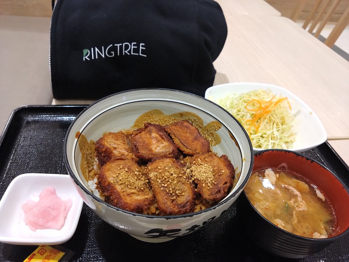 kaoringtree1102's tweet photo. おはようございます☔️
今日の朝ご飯
NOW
#撮り徹 ならぬ
#RINGTRE
#ringtree
#名古屋名物みそかつ矢場とん
#矢場とんのヒレカツ丼 https://t.co/tbFCvMriIm