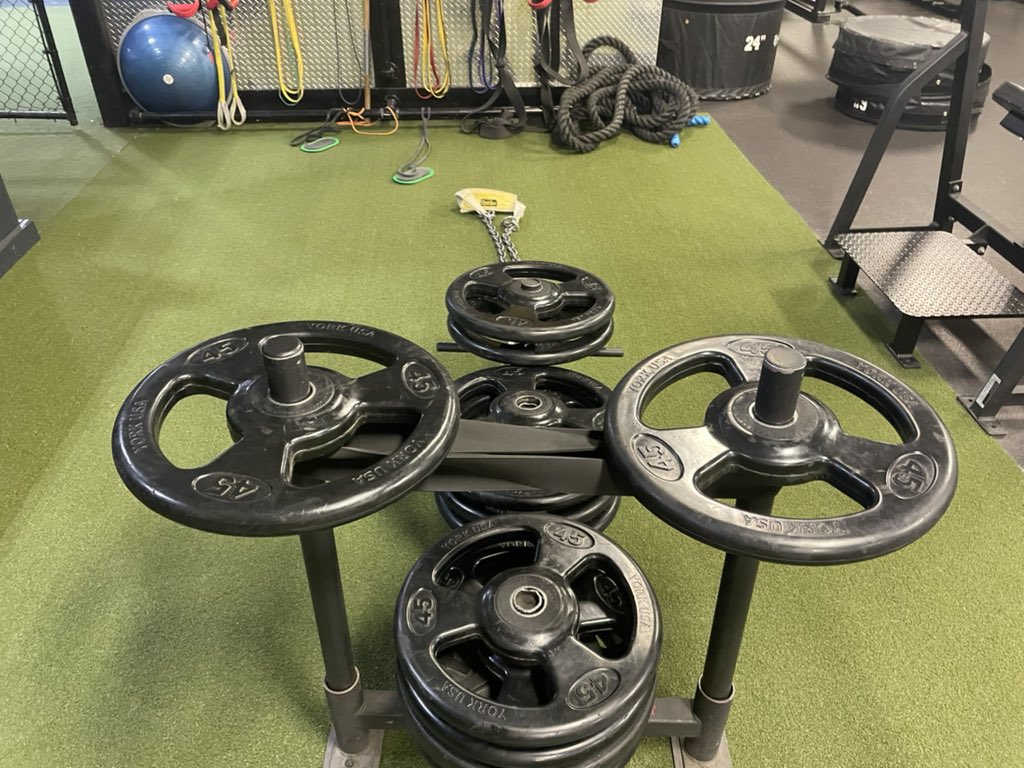 Keenon_Hopple's tweet photo. Running out of room for #MorePlates… 20 yard sprints with 605 @MrWarHistory @CoachDresch @MrPowersCCHS @CCrestFootball https://t.co/xQbGqAeUKu