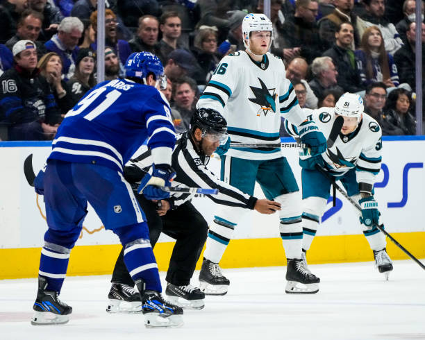 ScoutingTheRefs's tweet photo. Sharks vs. Maple Leafs
Referee: Chris Lee #28
Referee: Ghislain Hebert #22
Linesman: Shandor Alphonso #52
Linesman: Tommy Hughes #65
https://t.co/mrS1esxUpN
#TheFutureIsTeal #LeafsForever #SJSvsTOR #NHL https://t.co/Fjf3NrKkZn