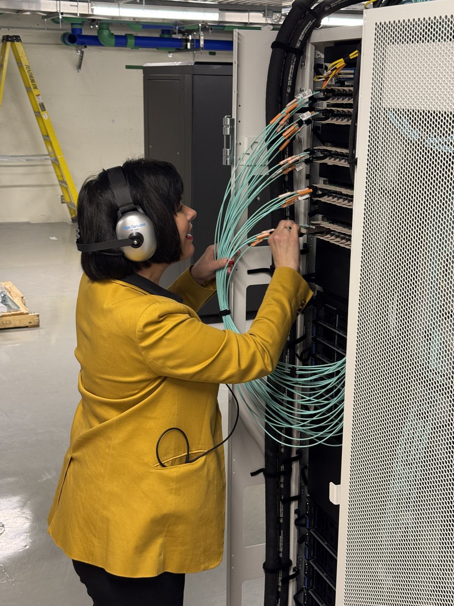 SFU Research (@sfuresearch) on Twitter photo This past weekend, Minister <a href="/GinettePT/">Ginette Petitpas Taylor</a> visited <a href="/SFU/">Simon Fraser University</a>’s Supercomputer Cedar—the powerhouse behind more breakthroughs than any other in Canada! With nearly 100,000 compute jobs running daily, SFU is driving innovation & helping expand opportunities for Canadian companies. This past weekend, Minister <a href="/GinettePT/">Ginette Petitpas Taylor</a> visited <a href="/SFU/">Simon Fraser University</a>’s Supercomputer Cedar—the powerhouse behind more breakthroughs than any other in Canada! With nearly 100,000 compute jobs running daily, SFU is driving innovation & helping expand opportunities for Canadian companies.