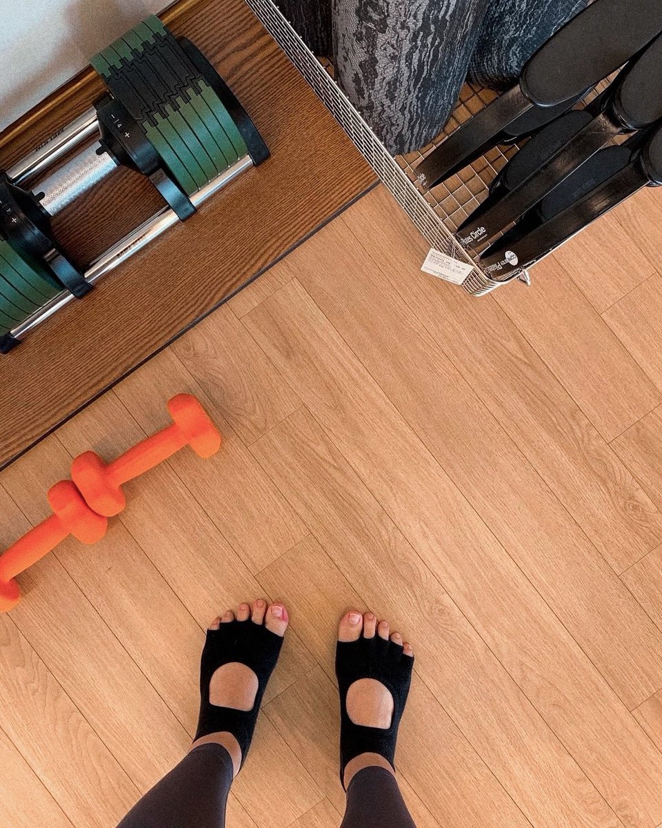 애널플러그를 끼고있다보면
모두가 제 애널을 쳐다보는 기분이에요
그래서 더 벌렁거려요
#섹트 #펨섭 #펫 #디그 #마조 #애널 #수치 #도그플