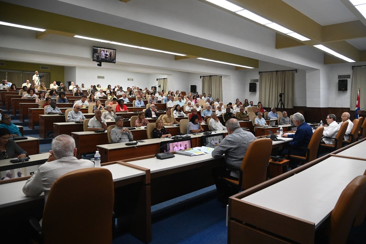 BrunoRguezP's tweet photo. Presidido por Presidente @DiazCanel, realizamos Balance de Política Exterior cubana en 2024.

Entre resultados más importantes, destacamos amplia denuncia del bloqueo y de presencia de #Cuba en lista patrocinadores del terrorismo e incorporación a #BRICS como país socio. https://t.co/37W82Urcp4