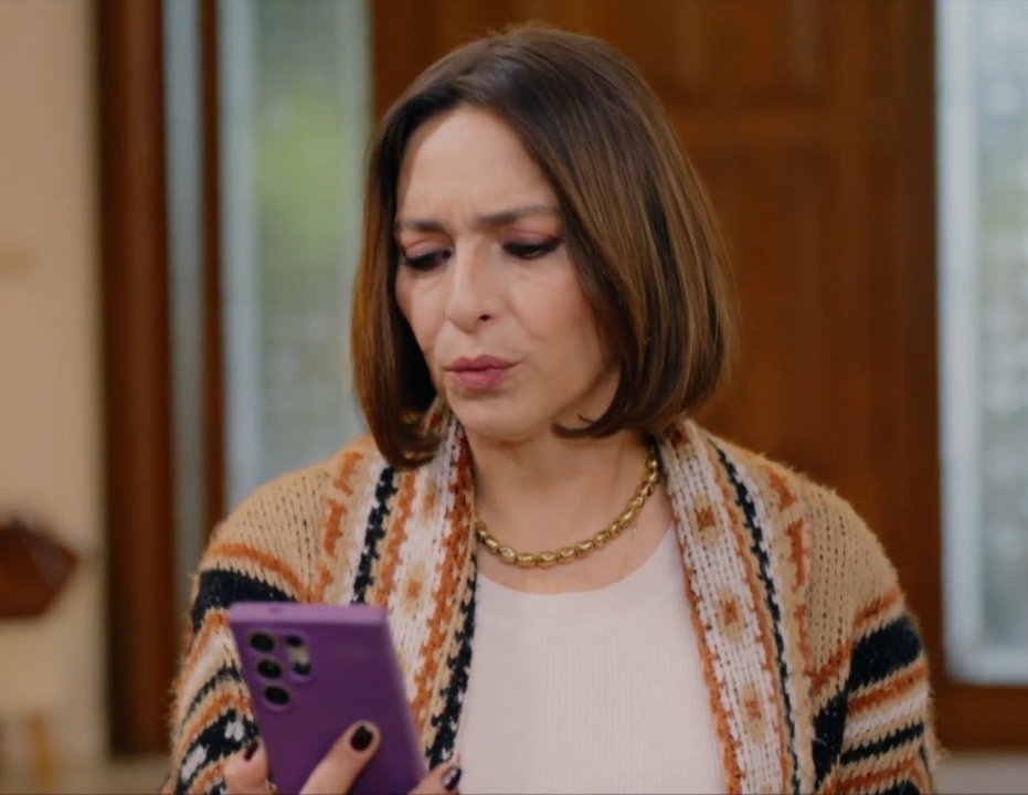 Her dakika Ayça Bingöl'ün Instagram hesabını kontrol ediyorum, belki bir mucize olur ve bize bazı kamera arkası paylaşımlarını gösterir