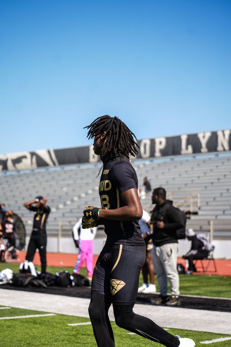 VickLincoln12's tweet image. Can’t wait to be 17 on Thursday #Blessed #birthday #March6th