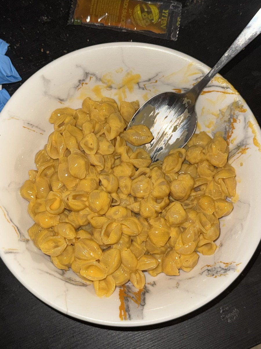 dreamyydisaster's tweet image. Cooked dinner for the hubby &amp;amp; me 😋❤️. #dinner #dinnerdate #looksdelicious 
Mac and cheese with Italian sausage! Yummm!!!