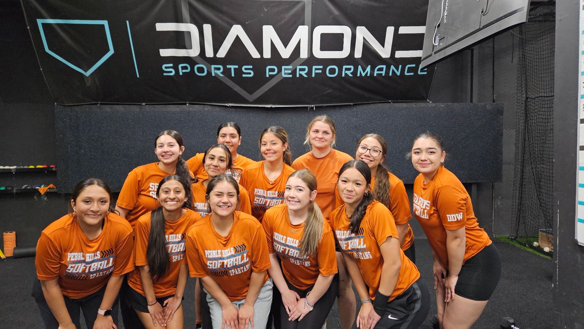 PHHSSoftball3's tweet image. Nasty wind? No problem. Thank you Diamond Sports for letting us hit at your facility. Team dinner followed after a great hitting session 😋
