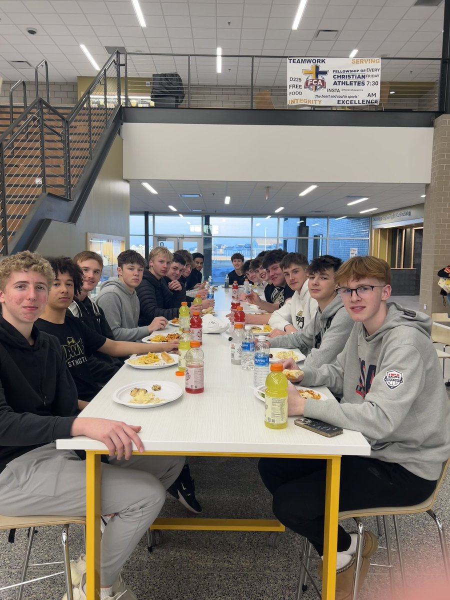 Hawks are fueling up for the first round of EDC play starting tomorrow!

Thank you parents for providing the boys with a team meal tonight!

Help us pack The Nest tomorrow for our game at 7:30 vs Grand Forks Central.

#EAT