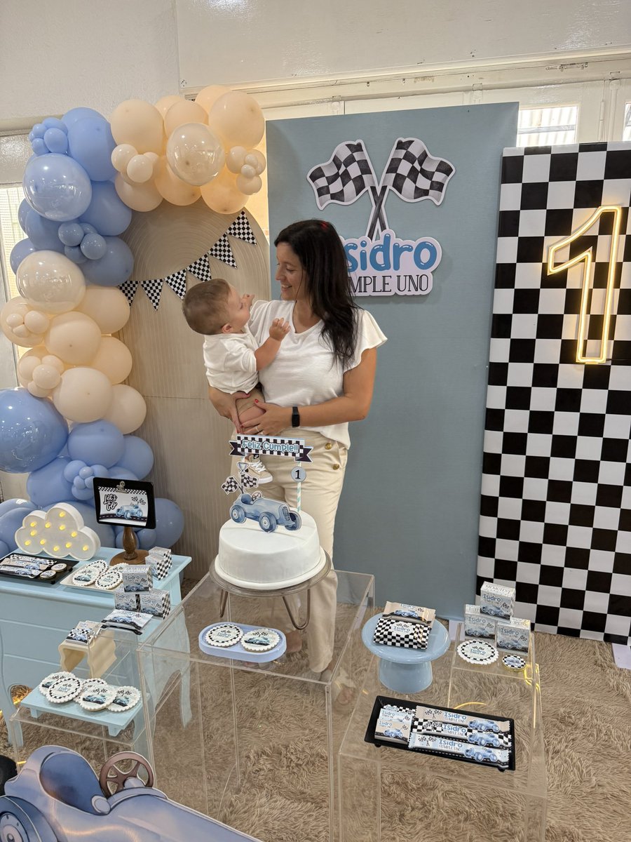 RoLloret's tweet photo. Feliz Cumpleaños Isidro! 
Feliz Primer año Amor Mio! 

Feliz cumple también para @maurilambiris6 https://t.co/aAYncF7MMl