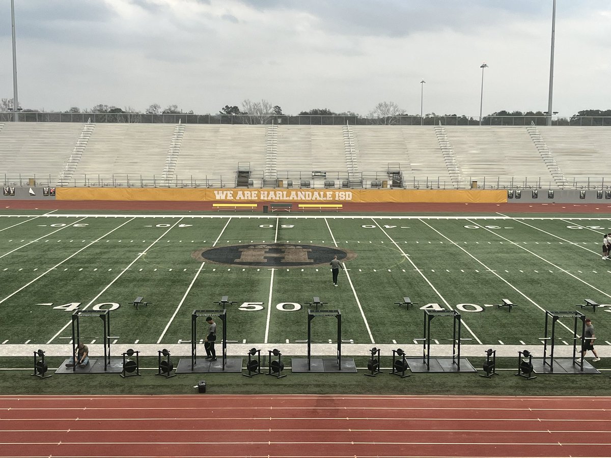 bo_camacho's tweet image. 1st Indian IRONMAN Liftathon  gettin underway at Memorial Stadium! 💪🏽 #LINSA STRONG
@HISD_Athletics @HarlandaleISD @Warpath1com @CoachJLozano