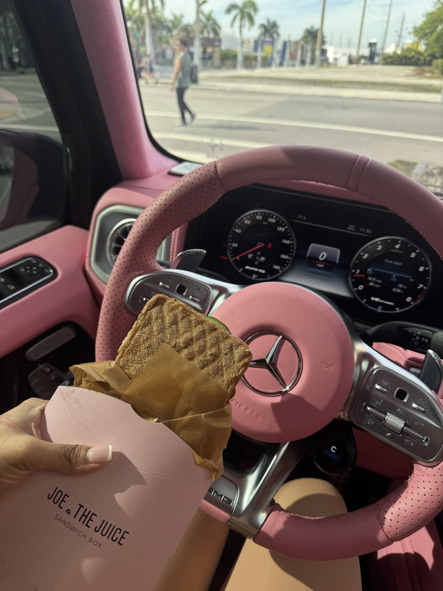 AriTheDon's tweet image. 🎈