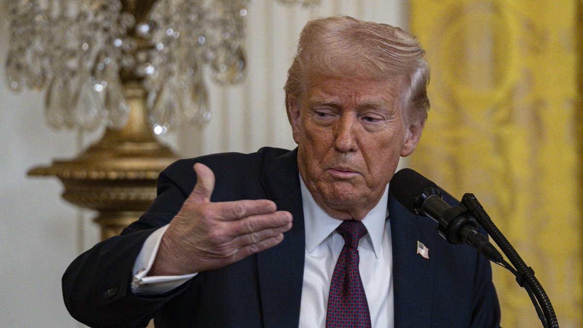 anadoluajansi's tweet photo. ABD Başkanı Trump, Ukrayna'ya askeri yardımları askıya aldı

•⁠ ⁠Beyaz Saray yetkilileri, Trump'ın geçen cuma günü Oval Ofis'te Ukrayna Devlet Başkanı Zelenskiy ile yaşadığı tartışmanın ardından bu ülkeye askeri yardımları geçici olarak askıya aldığını teyit etti

•⁠ ⁠Trump’ın, Zelenskiy’den özür beklediği, ancak böyle bir özrün gelmemesinin ardından yardımları durdurma kararı aldığı belirtildi

•⁠ ⁠Ukrayna’ya askeri yardımları durdurma kararının “geçici" olduğu ve Rusya ile barış görüşmelerine başlaması için bir baskı aracı olarak görüldüğü kaydedildi

https://t.co/DCTfYxoDz0